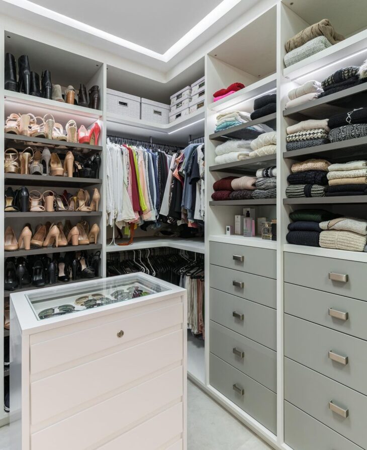 Foto de closet aberto 67 - 70