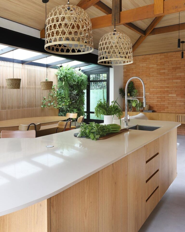Cozinha de madeira: 60 ideias atemporais para sua casa