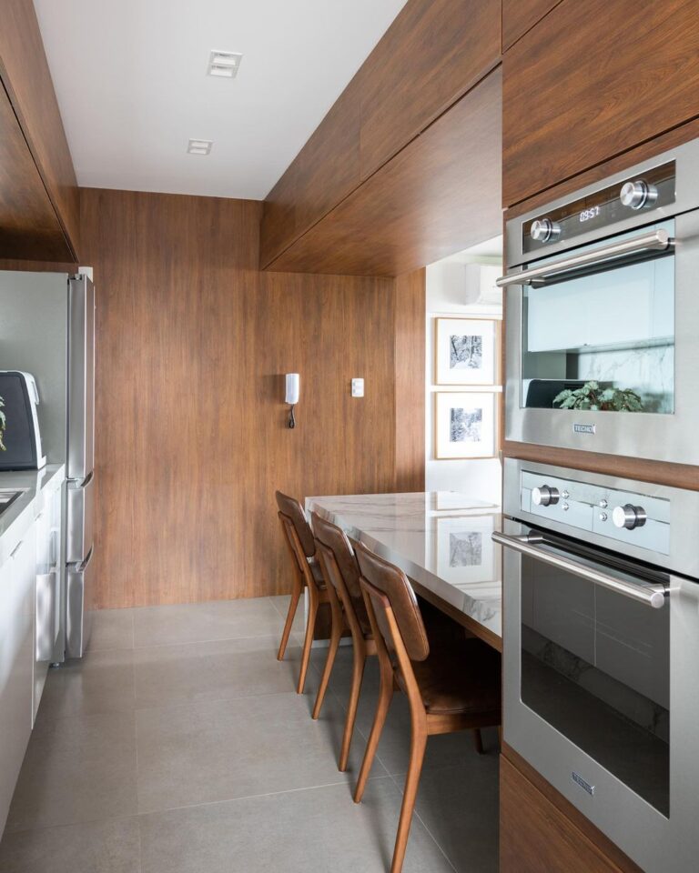 Cozinha de madeira: 60 ideias atemporais para sua casa