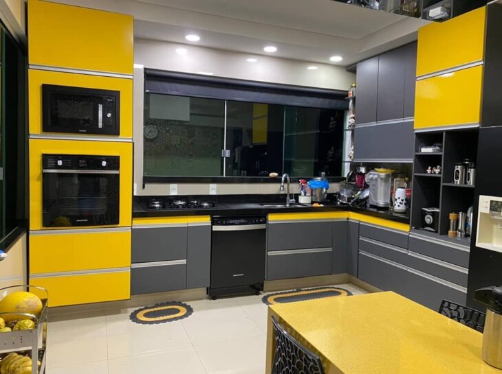 Foto de armario de cozinha amarelo 34 - 36