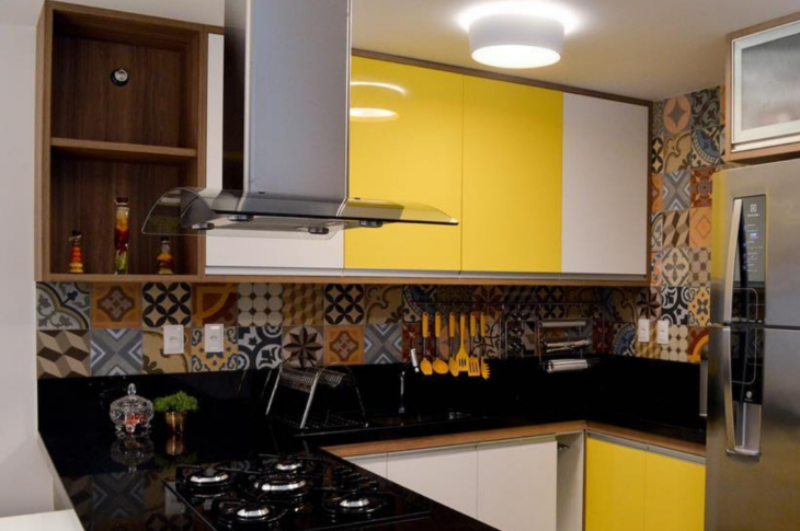 Foto de armario de cozinha amarelo 51 - 53