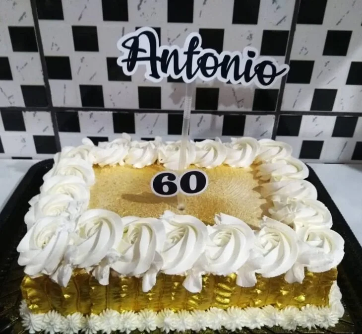 Foto de bolo de 60 anos 30 - 33