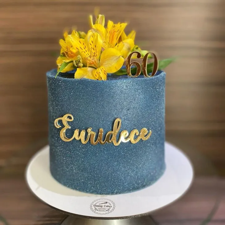 Foto de bolo de 60 anos 57 - 60