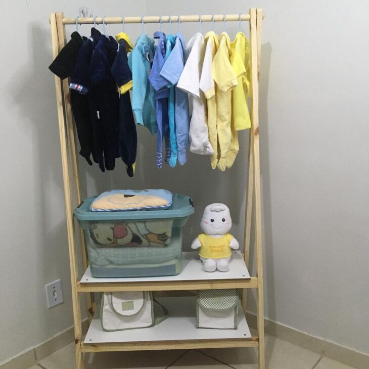 Foto de arara de roupas para quarto 32 - 32