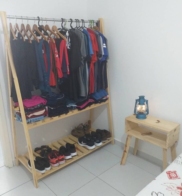 Foto de arara de roupas para quarto 47 - 47