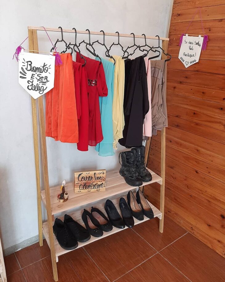 Foto de arara de roupas para quarto 50 - 50