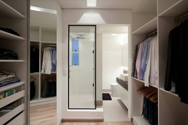 Foto de closet com banheiro 21 1 - 24