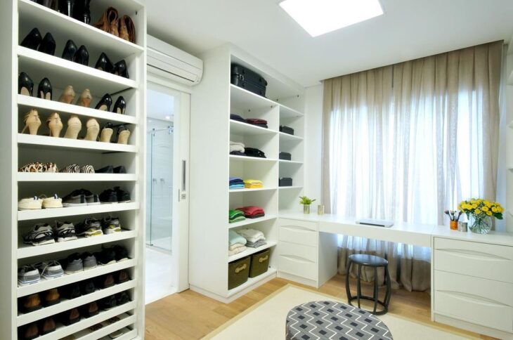 Foto de closet com banheiro 23 - 26