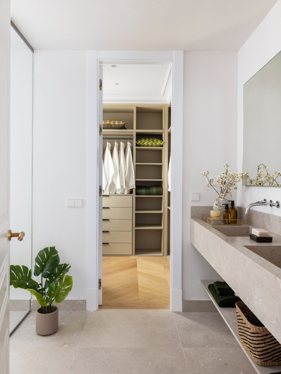 Foto de closet com banheiro 019 - 22