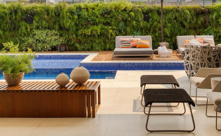 5 opções de porcelanato para piscina e dicas para aplicar