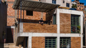 Foto de Casa em favela 000 - 2