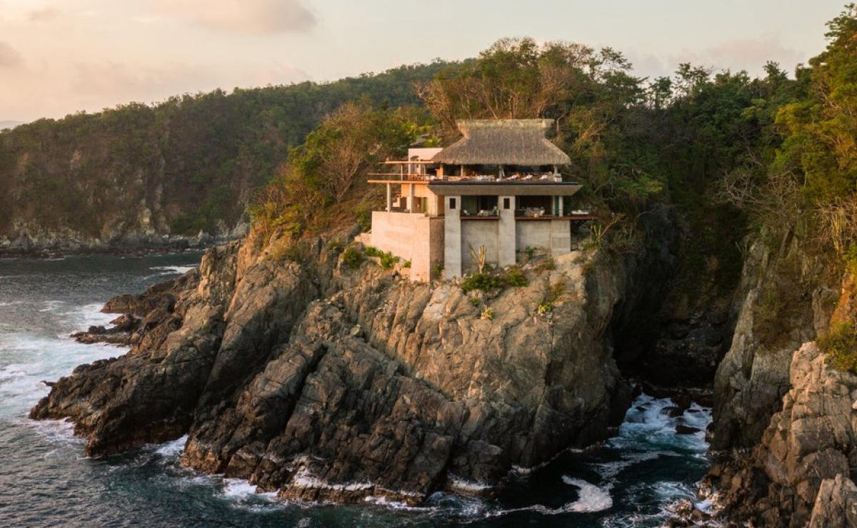 Casa no Penhasco tem arquitetura que se conecta com a paisagem