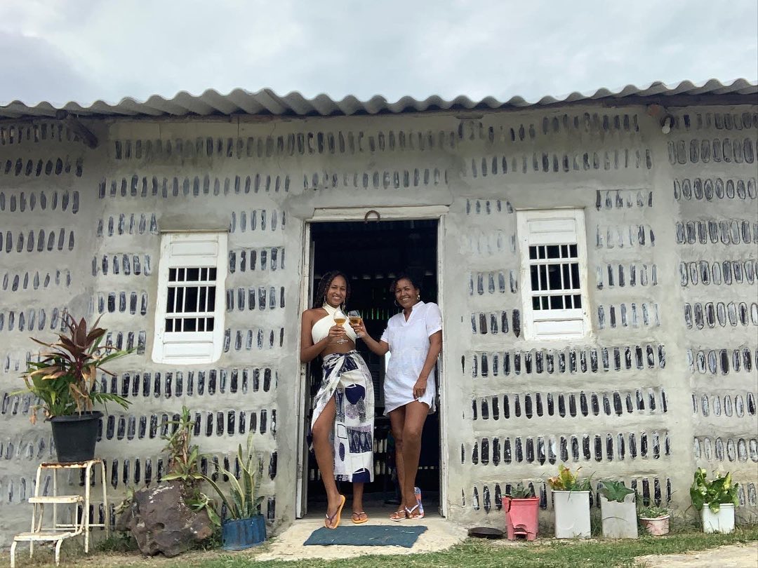 Foto de casa feita com garrafas de vidro 7 - 10
