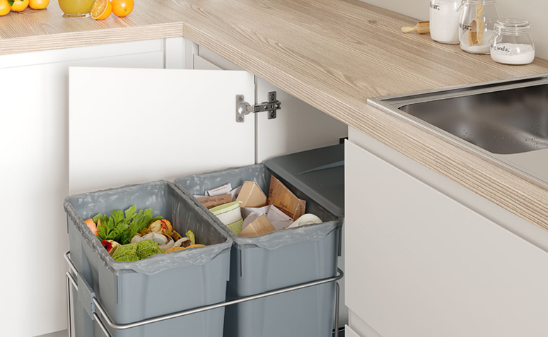 Lixeira com dois compartimentos em ambiente clean, ideal para separação de resíduos recicláveis e orgânicos.