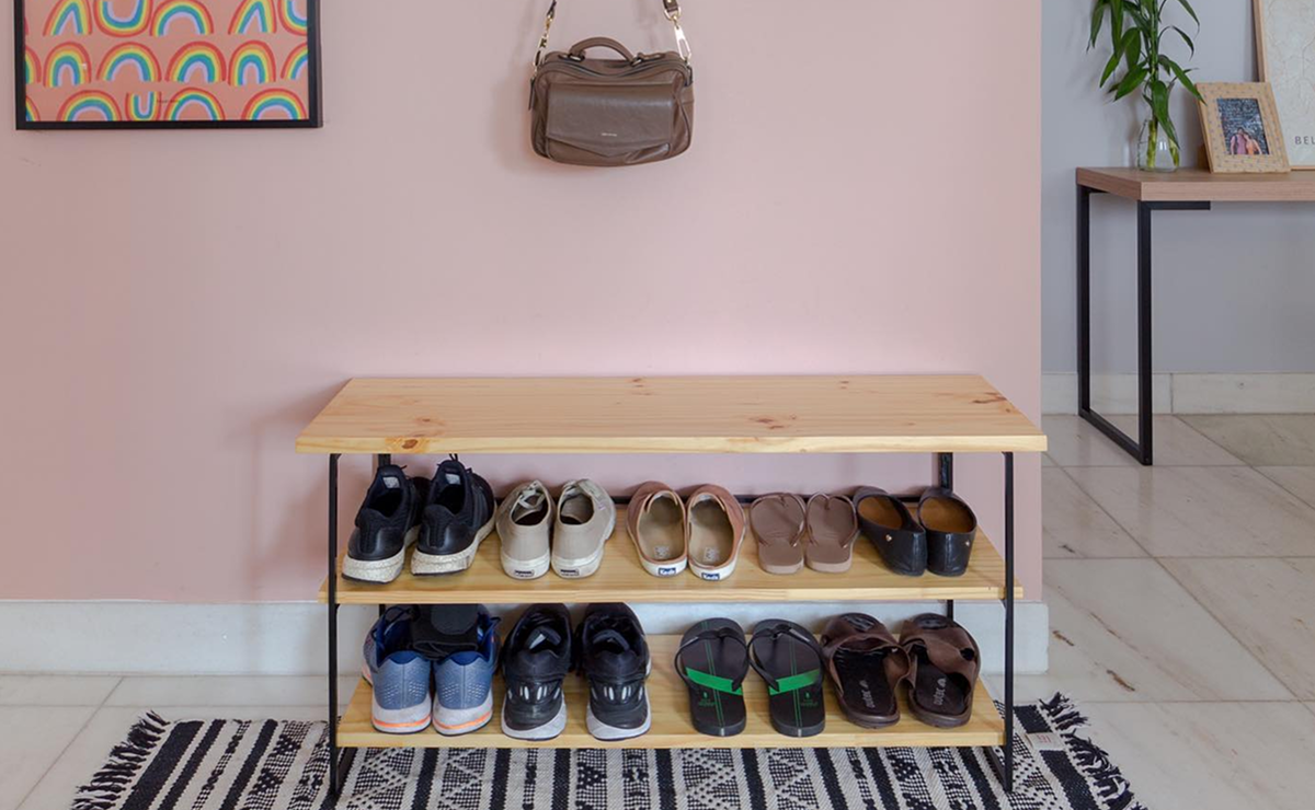 Tirar os sapatos antes de entrar: por que esse hábito faz toda a diferença