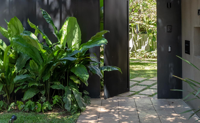 Foto de jardim na frente de casa 001 - 2