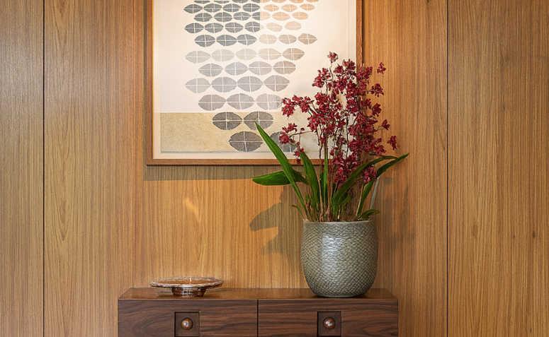 vaso de orquídea chocolate na entrada de casa