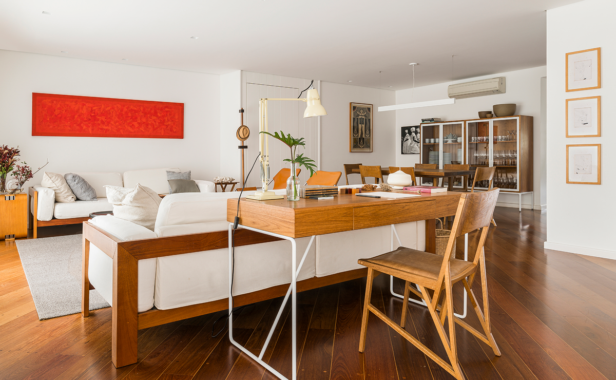 Como montar um home office na sala de forma funcional e elegante