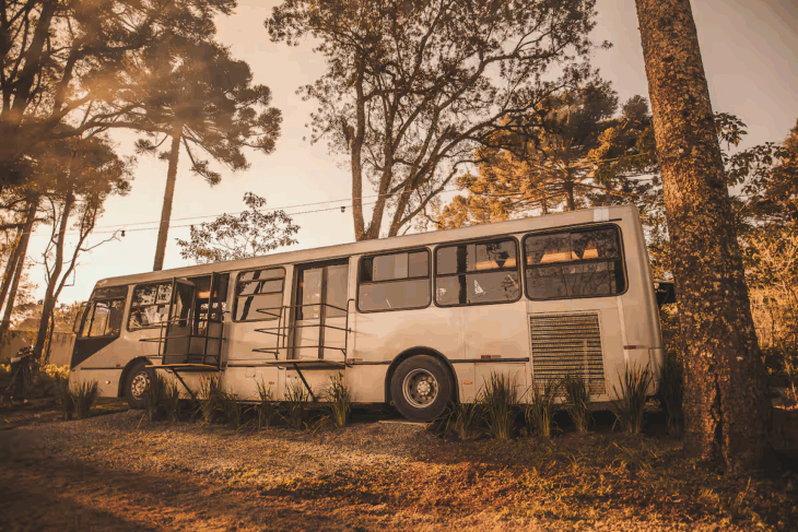 parte externa do ônibus casa em Curitiba, Paraná.