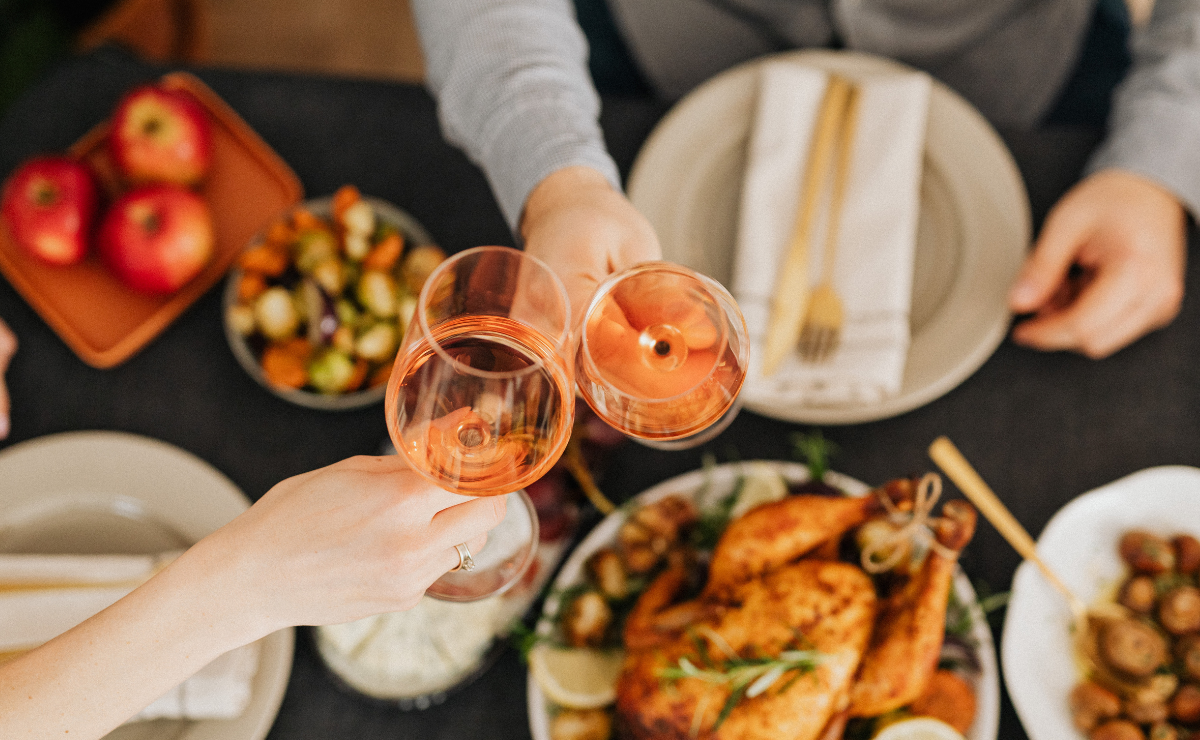 Não cometa gafes: as principais regras de etiqueta à mesa