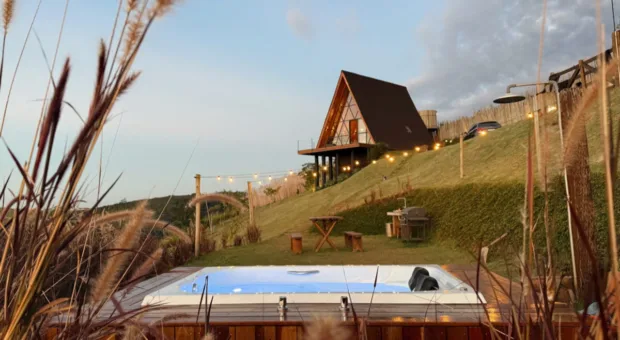 Arquitetura em meio à natureza: 5 cabanas luxuosas que impressionam pelo projeto