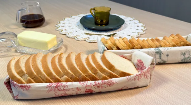 Aprenda a fazer uma cestinha para pão com guardanapo de pano
