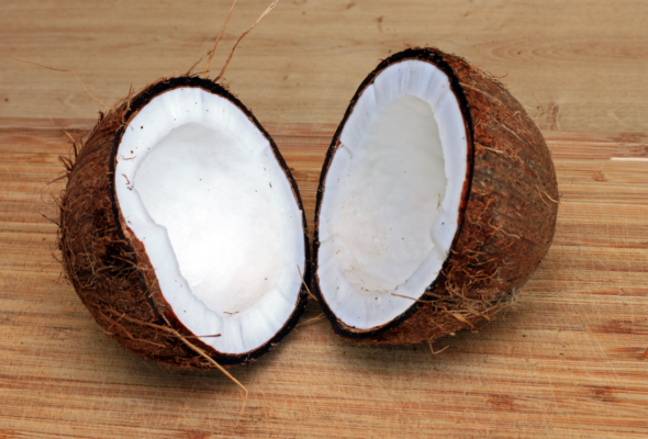 Como abrir coco seco de forma fácil e rápida