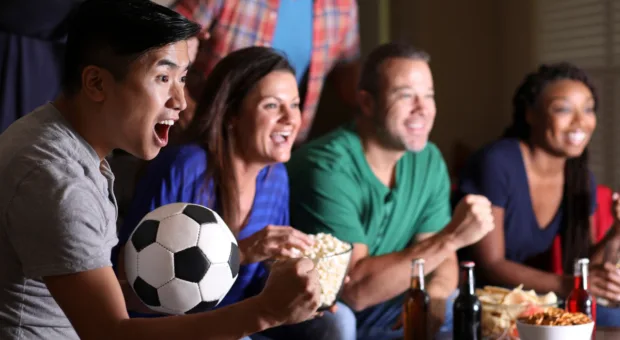 Vai reunir a torcida em casa? Deixe o espaço mais confortável para os jogos