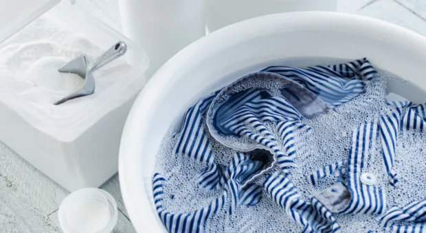 Pré-lavagem na roupa: quando usar e por que faz diferença
