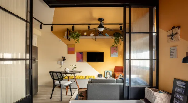 Studio de 25 m² prova que apartamento pequeno pode ter cor e personalidade