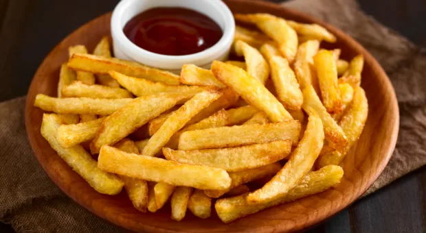 Batata frita sequinha tem truque: aprenda a fazer em casa