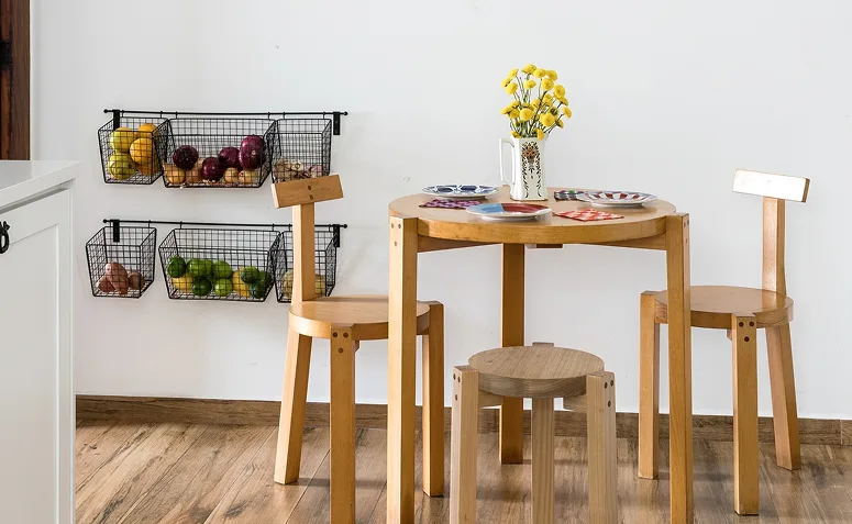 frutas e legumes organizados em cestos e acessíveis para uma alimentação mais saudável