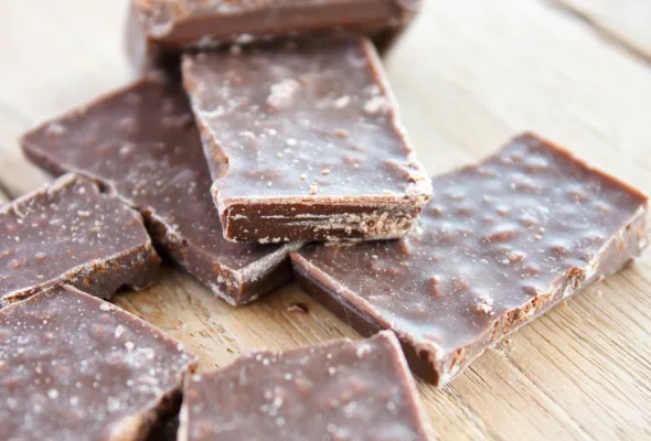 Chocolate esbranquiçado estragou? Saiba o que aconteceu e se ainda dá para comer