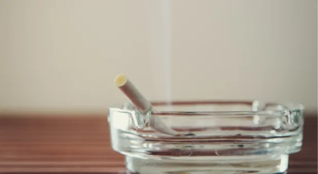 Como tirar cheiro de cigarro de casa: dicas para eliminar o odor