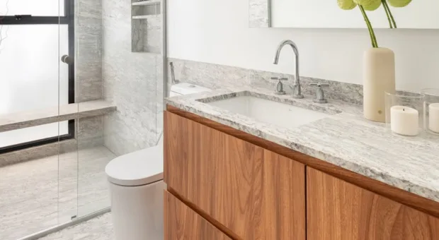 7 erros de decoração no banheiro que comprometem o uso do espaço