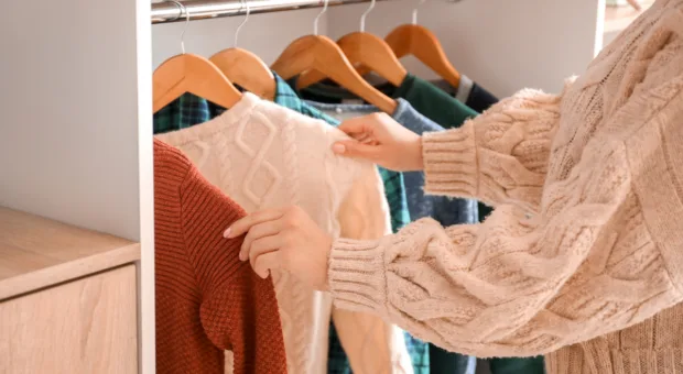 Dobrar ou pendurar? O jeito certo de guardar cada tipo de roupa