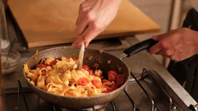 O que é mantecatura: o truque italiano que faz diferença nos risotos e massas