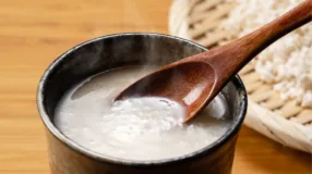 Colher de pau na cozinha: pode usar ou é melhor evitar?
