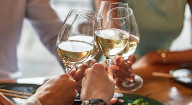 Vai servir vinho branco? Veja 7 sugestões para harmonizar