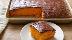 Calda de bolo de cenoura com casquinha: como acertar o ponto