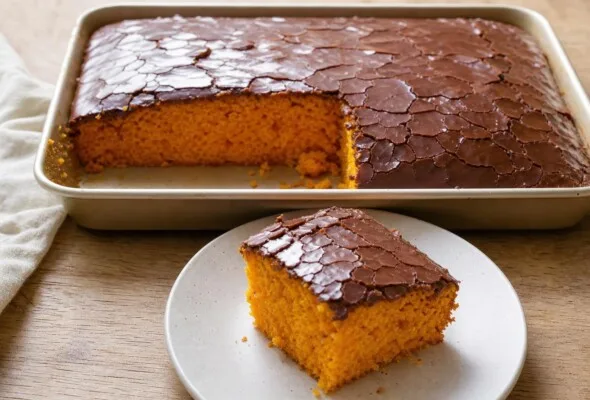Calda de bolo de cenoura com casquinha: como acertar o ponto