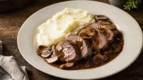 Filé ao molho madeira na pressão: ponto da carne e tempo de preparo
