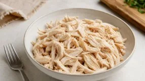 Como desfiar frango na batedeira sem transformar a carne em pasta