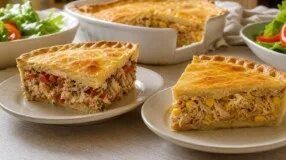 Torta salgada de sardinha ou frango: 2 massas para variar o jantar