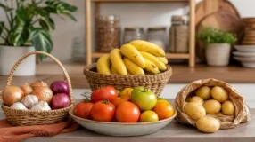 Alimentos que ficam melhores fora da geladeira — e onde guardar