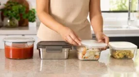 Alimentos que não devem ficar em potes plásticos e como armazená-los
