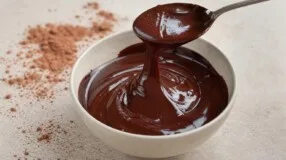 Cacau e água viram creme em 1 minuto? O preparo simples que surpreende