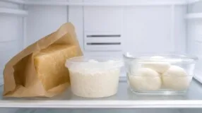 Como armazenar queijos: embalagem e umidade para cada tipo