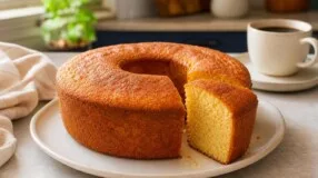 Bolo de fubá fofinho: proporções e forno para uma massa leve