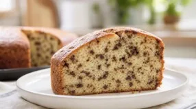 Bolo formigueiro com chocolate bem distribuído: como evitar que o granulado afunde